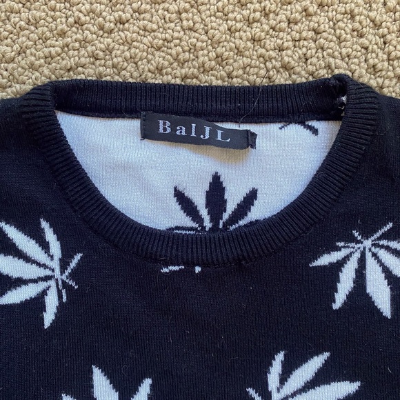 Weed Pot Leaf Pattern Design Black Crewneck Sweater - Picture 4 of 4